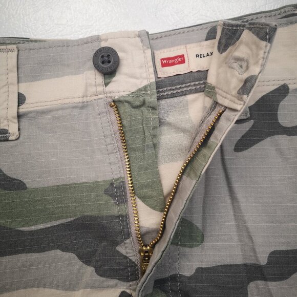 NWT Wrangler 5 Star Premium Epic Soft Men's Size 44 Relaxed Fit Camo Shorts - Picture 9 of 13